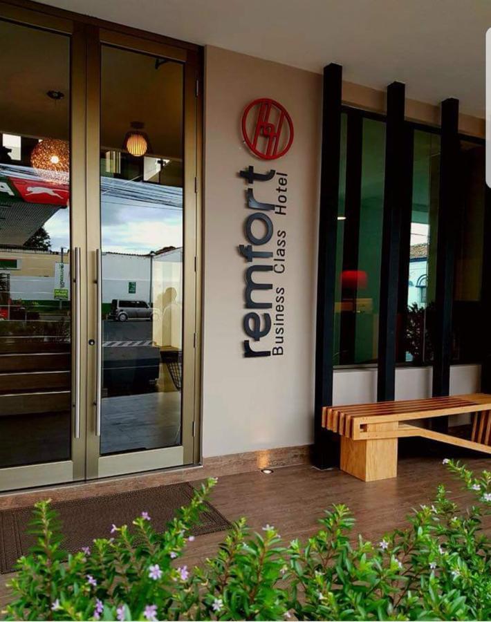 Remfort Hotel Santa Ana Exteriör bild