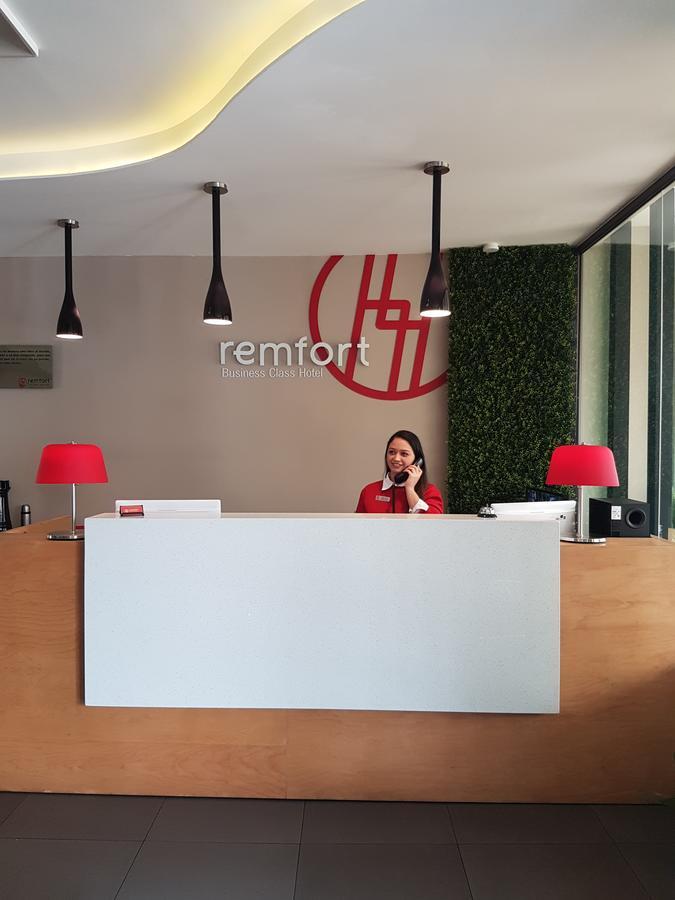 Remfort Hotel Santa Ana Exteriör bild